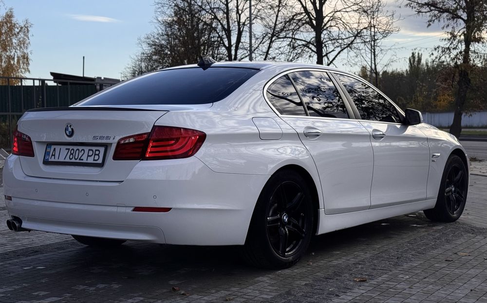 BMW 528i xDrive F10 2011 (245 к.с.)