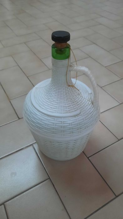 Garrafão de vidro de 2 litros