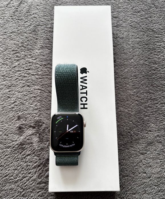 Годинник Apple Watch SE Starlight  Green Sport Loop MXEW3