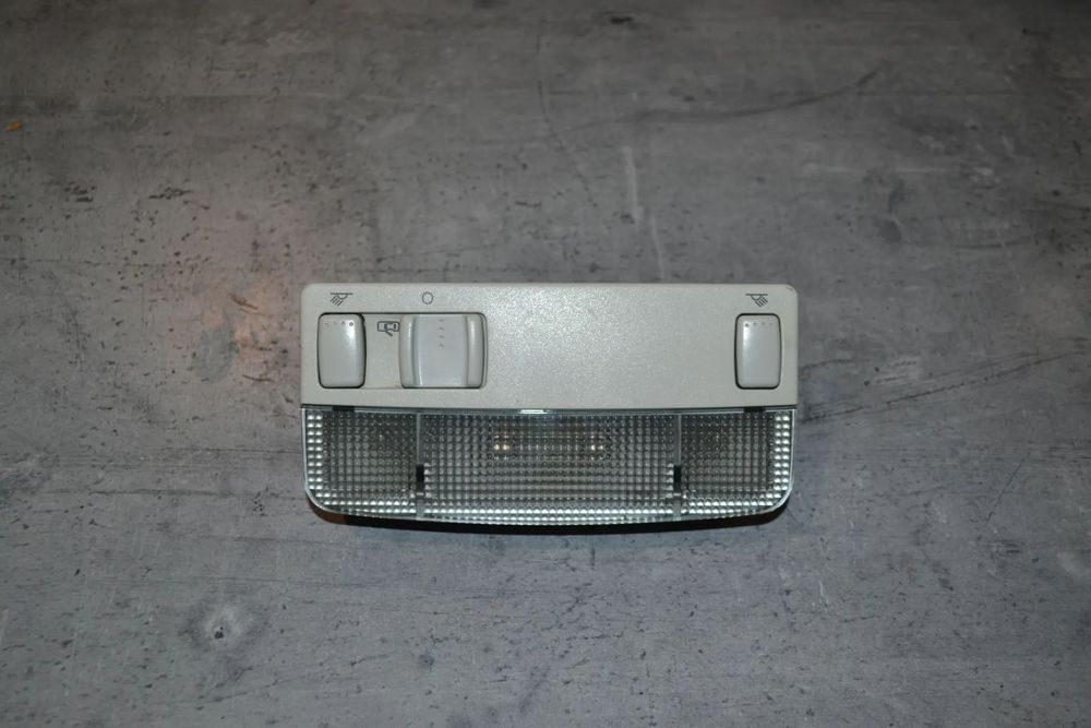 VW GOLF IV BORA PASSAT B5 FL LEON CADDY TOURAN LAMPKA WNĘTRZA PODSUFITKI 3B0947105C