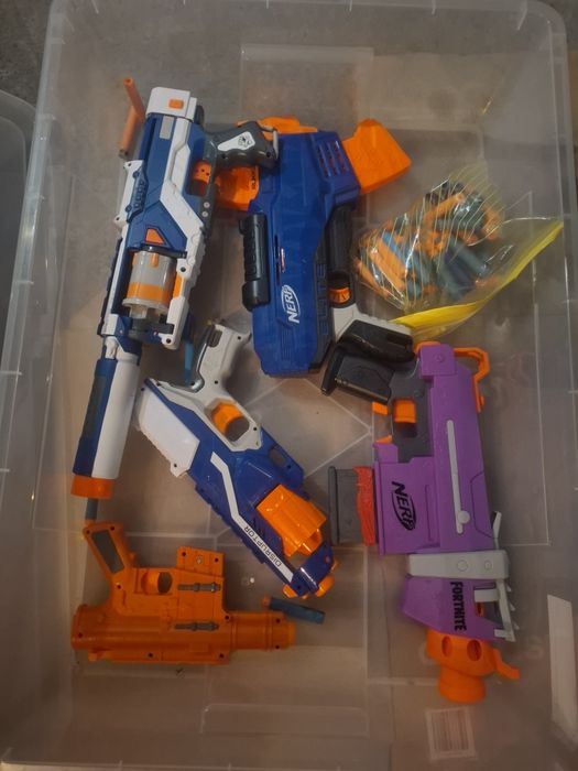 Pistolety Nerf zabawki