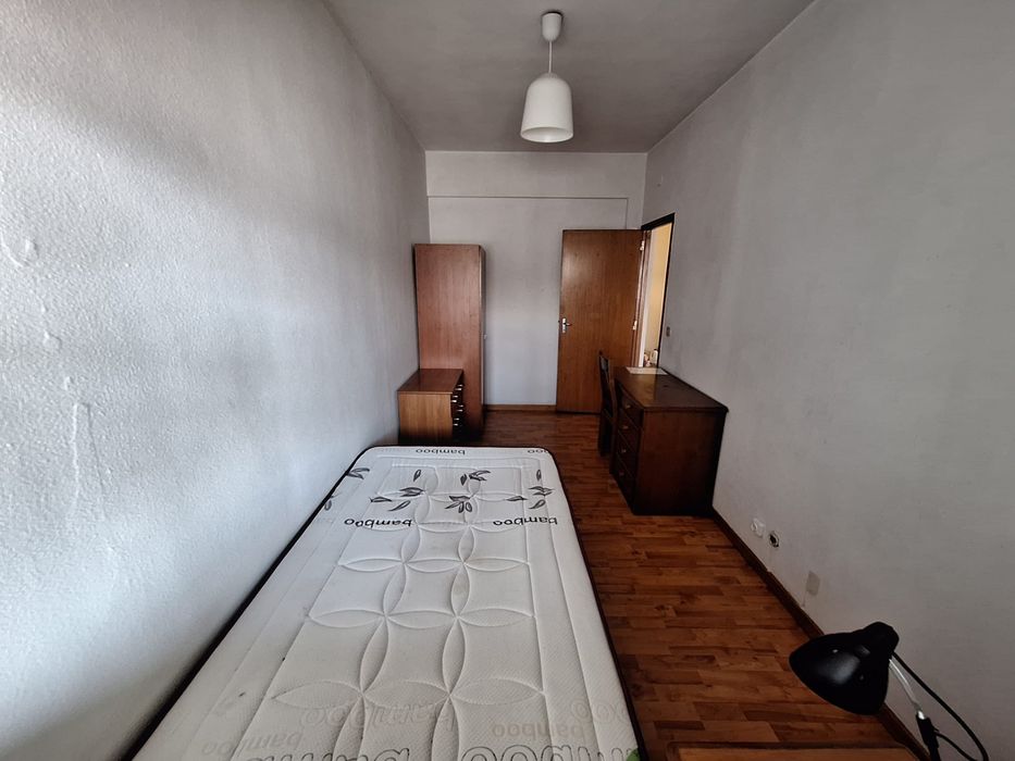 Arrenda se quarto