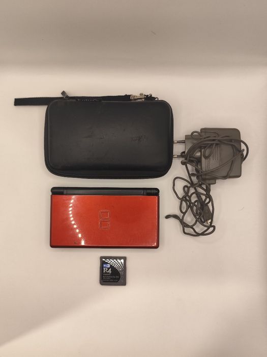 Nintendo DS Lite Vermelha/Preta + Cartucho R4 + Bolsa + Carregador | Impecável