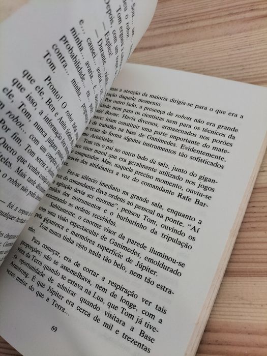 Livro - O terror nas Luas de Júpiter