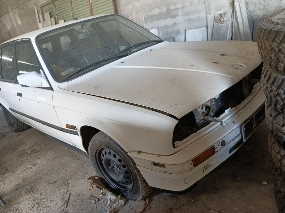 BMW e30 320 gasolina 6 cilindros