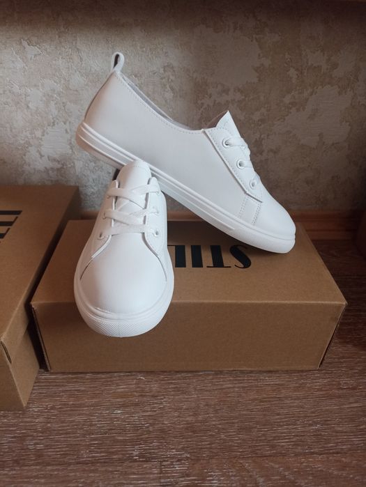 Шкіряні жіночі мокасини нові