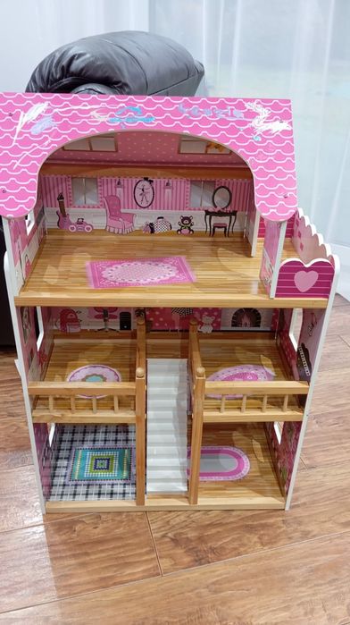 Domek dla lalek z wyposażeniem  duży 90cm wysokość