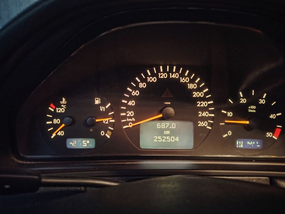 Mercedes-Benz 270 — fotografia 6