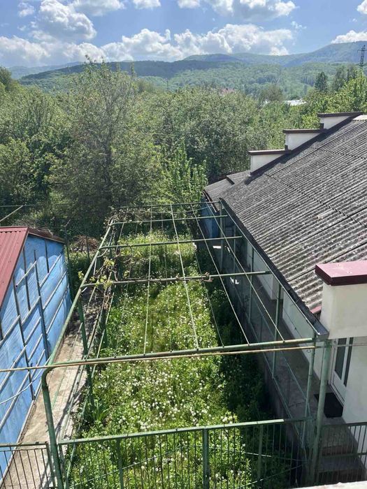 Продаж великого будинку в Сваляві