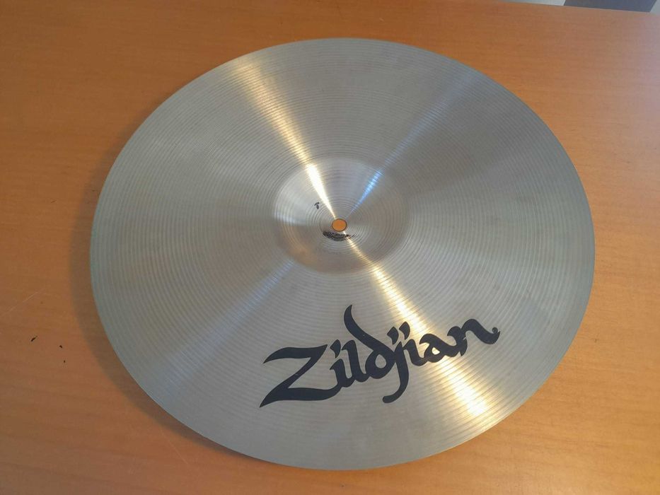 Prato de bateria Zildjian A Series 17'' Medium Thin Crash