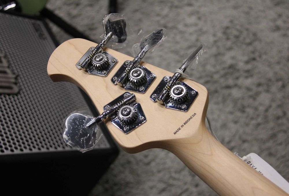 Gitara basowa Sterling by Music Man Ray 4 MG - nowa / mała wada kosmetyczna!