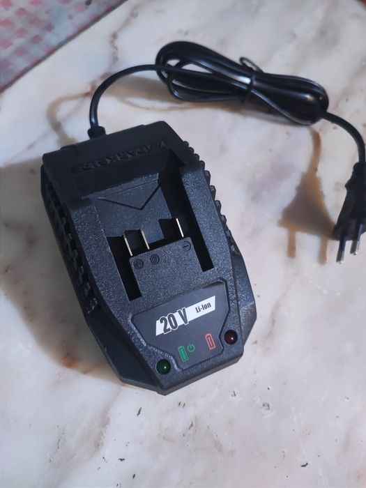 Carregador Parkside 20v novo