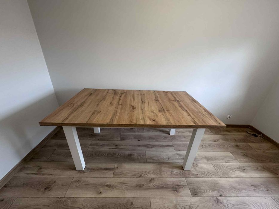 Stół do jadalni lub kuchni