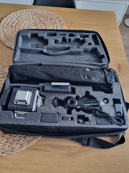 Nivel laser 16 linhas novo com 2 baterias