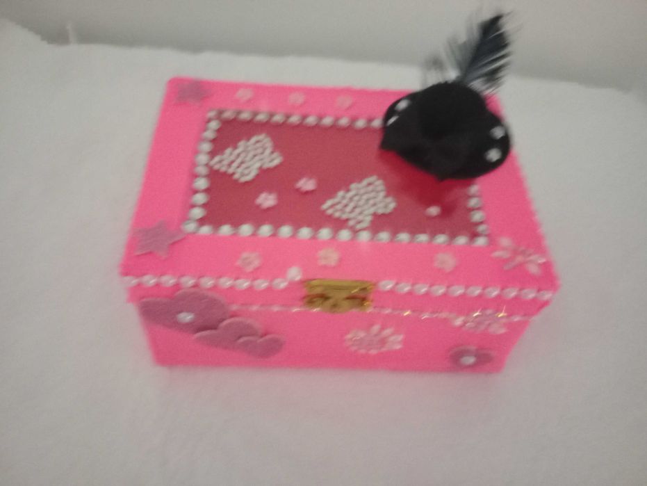 Caixa de jóias grande recheada cor de rosa