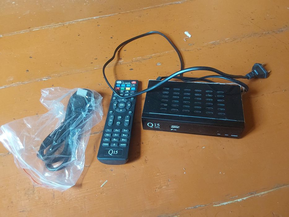 Тюнер супутниковий