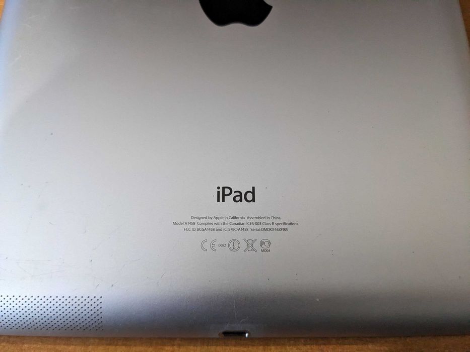 Планшет Apple iPad 4 A1458 16GB with Retina display with Wi-Fi+кабель