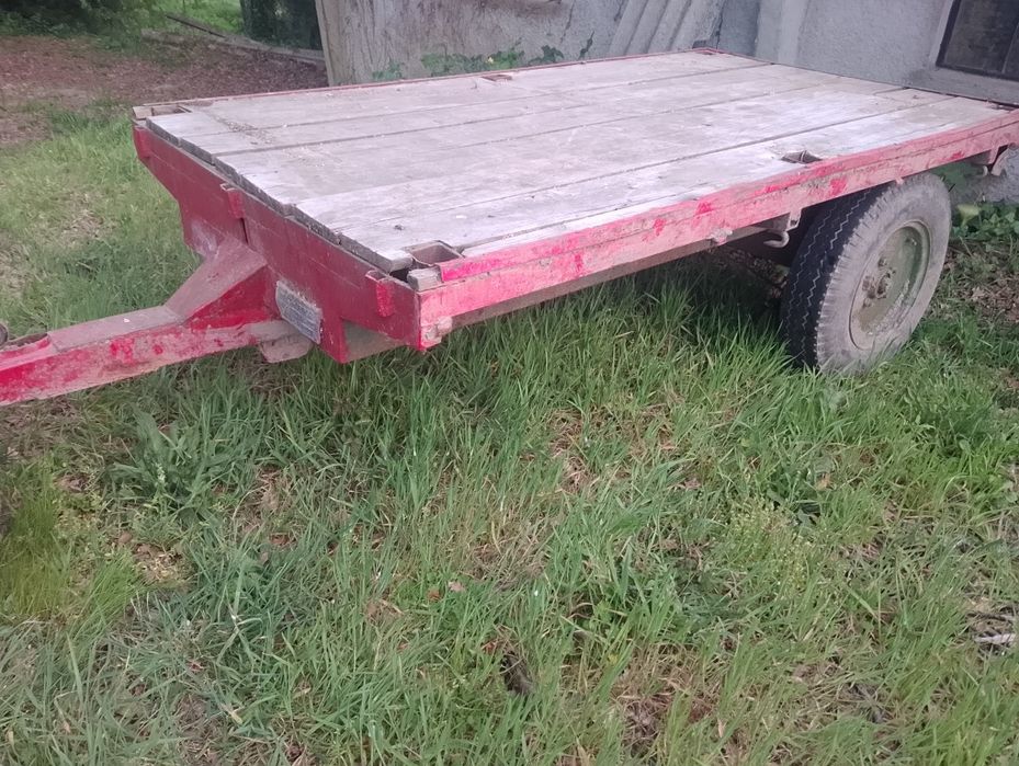 Trator agrícola e fresa