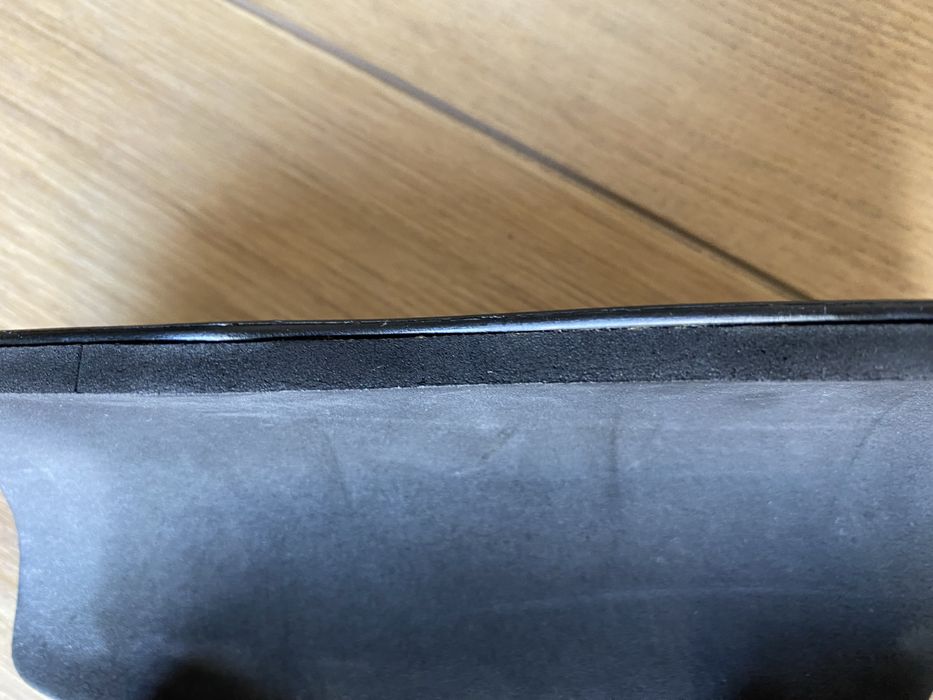 Caneleiras pretas almofadadas da Adidas