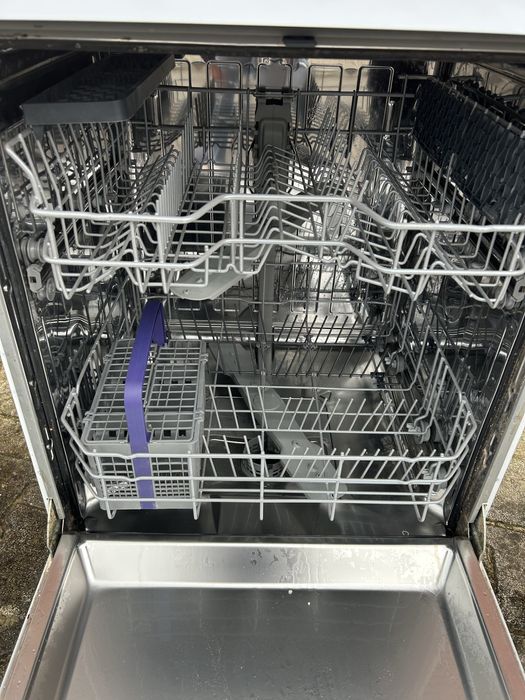 Maquina de lavar a loiça beko DFN16420W