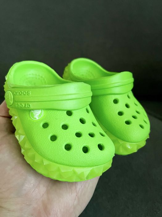 Детские сабо шлепанцы Crocs Geometric Glow Band C4