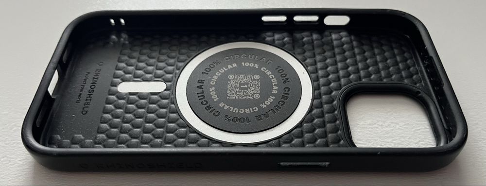RhinoShield SolidSuit iPhone 15 etui czarne MagSafe 3,5m ochrony