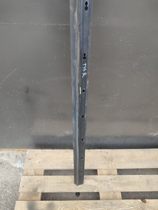 Ущільнювач порогу правий Nissan rogue t33 разборка ніссан рог т33