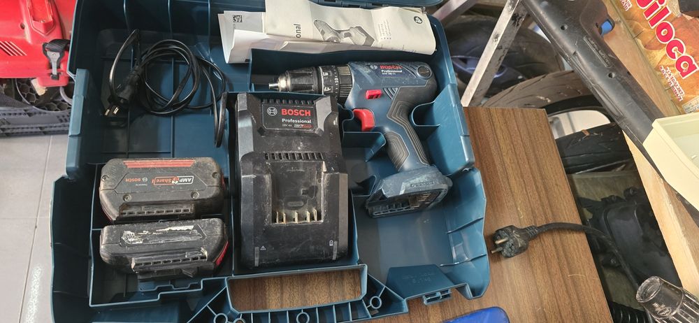 Maquina de apertar e furar