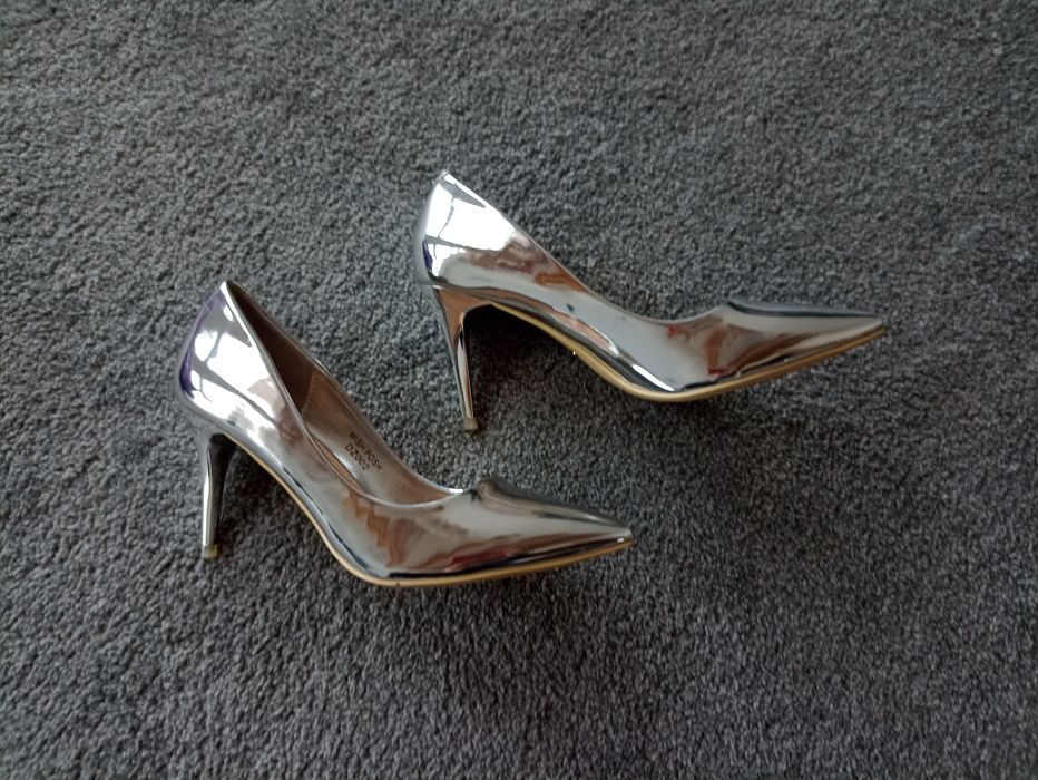 Sprzedam szpilki rozmiar 38