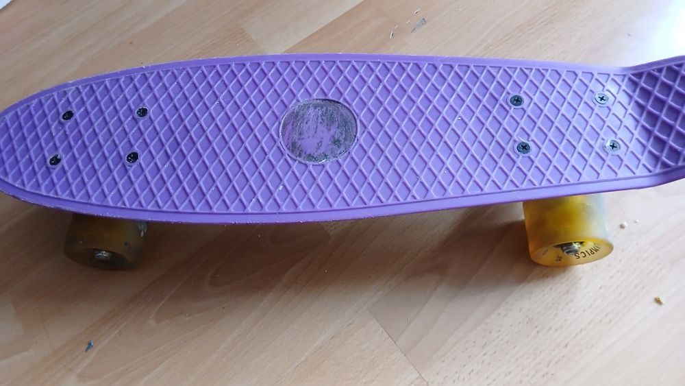 Sprzedam deskorolkę uzywaną " fiszkę .Stan dobry