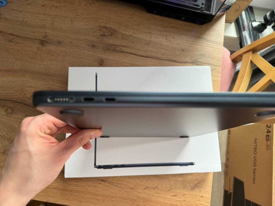 MacBook Air M2 13" 2022 | 8GB RAM | 256GB SSD | Midnight | Stan idealny