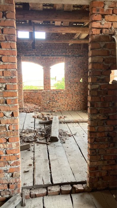 Недобудований будинок у Брошнів-Осаді