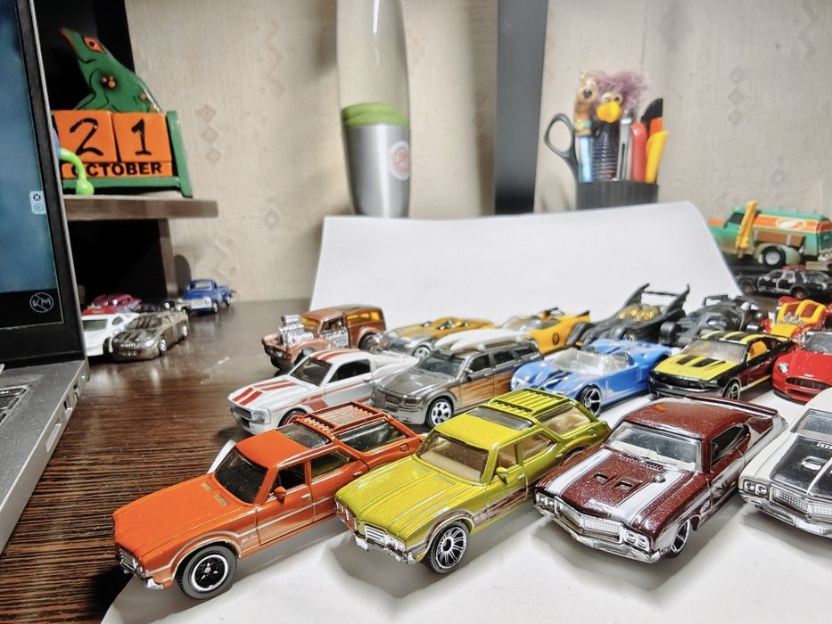 Машинки модели hot wheels matchbox Toyota Ford Buick
