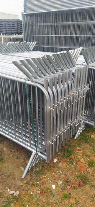 Barierka imprezowa ocynkowana 2,5x1,1m Koncertowa Eventowa oddzielająca zabezpieczająca ogrodzenia panel płot