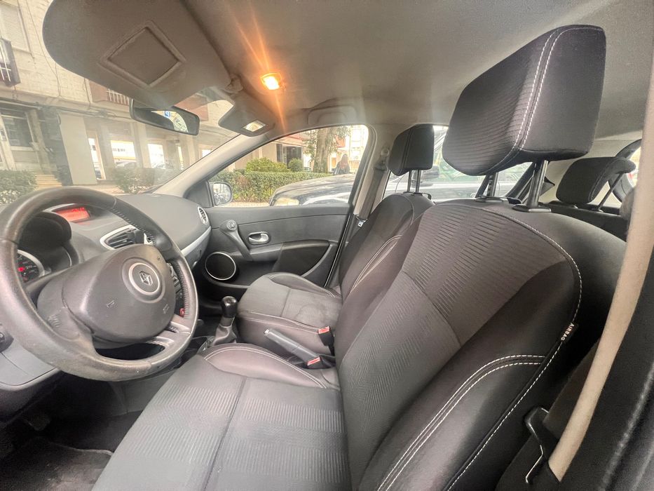 Carro Renault Clio 2010