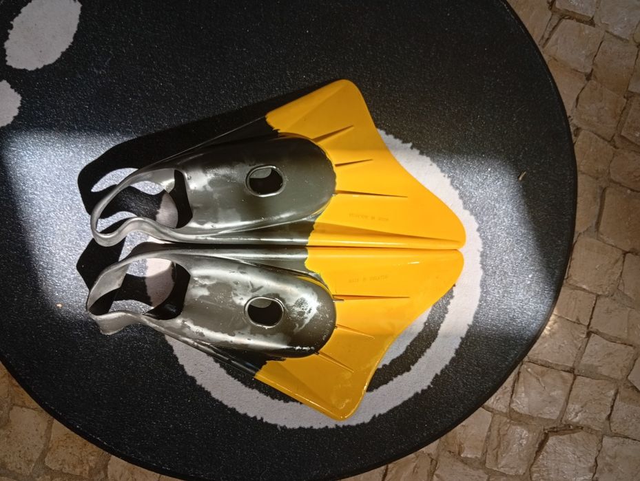 Vendo prancha e pé de pato para bodyboard