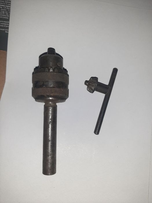 Патрон до дрелі.