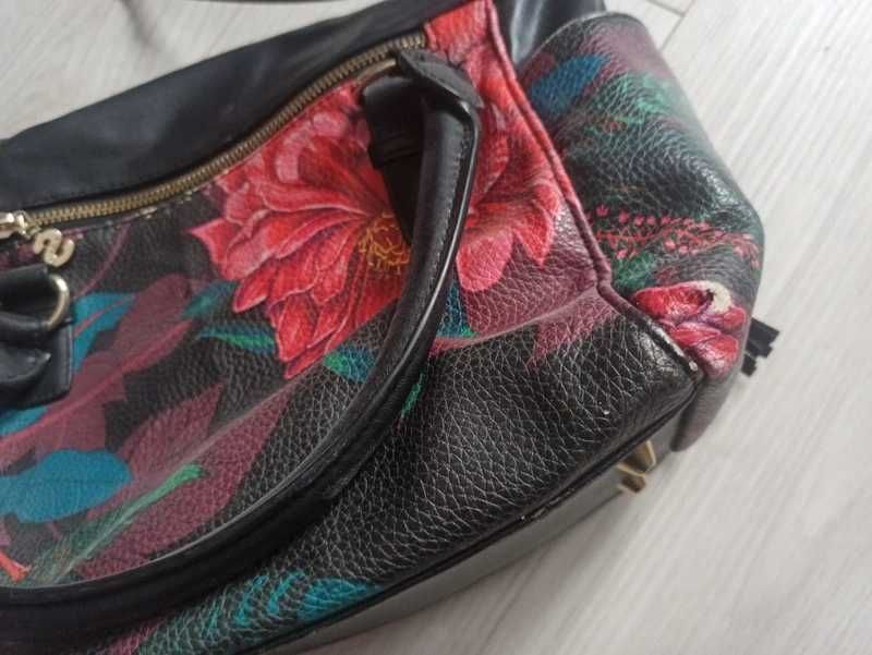 Torebka damska Desigual – kwiatowy wzór, styl boho