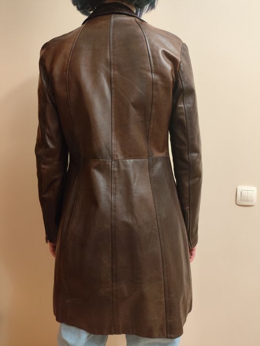Шкіряний плащ коричневий