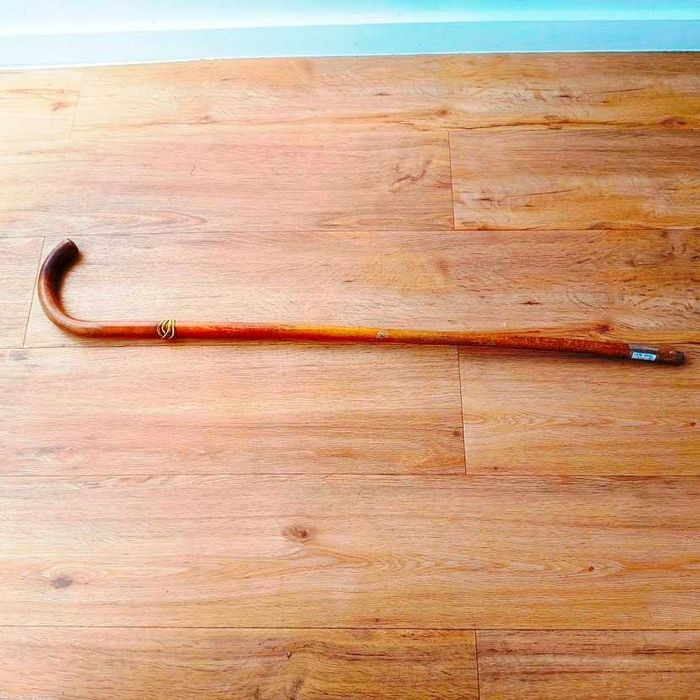 Bengala em cana de bambu com castão liso e moldado