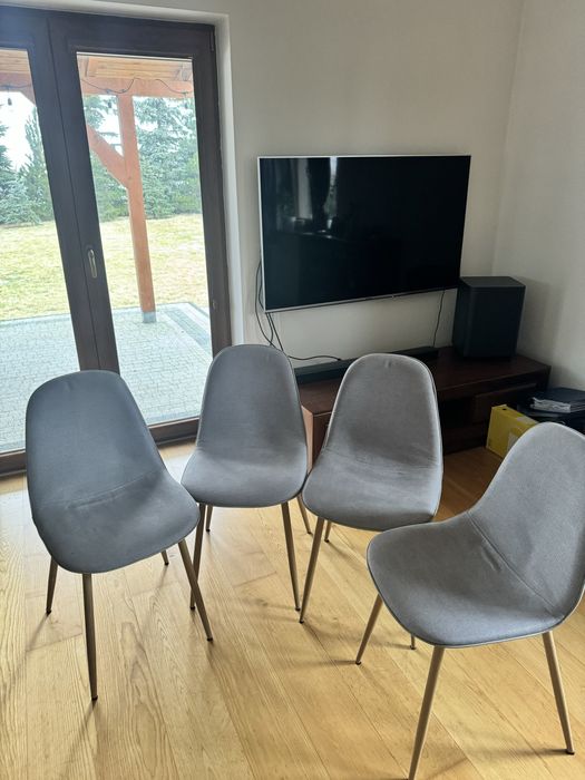 Krzesła tapicerowane szare