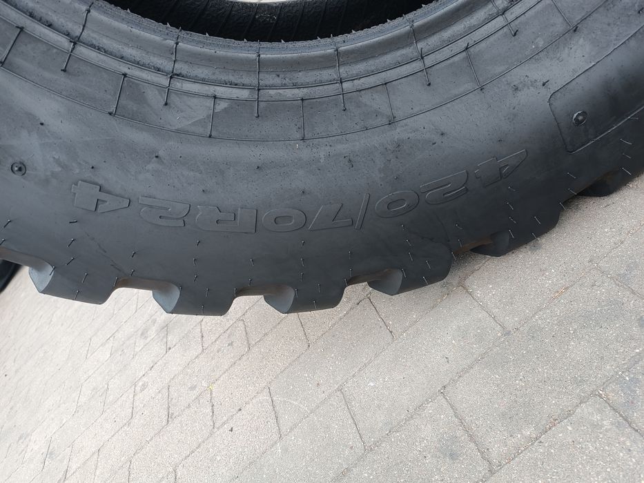 420/70R24 Alliance 579 R-3+