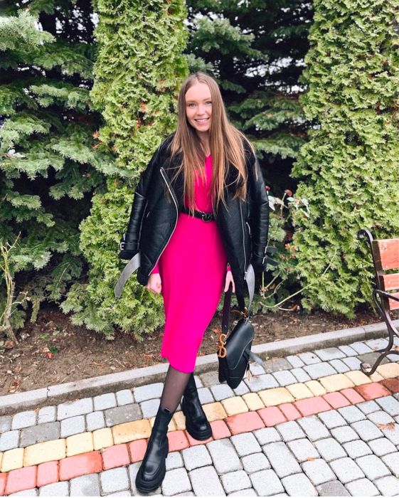 Продається плаття рожевого кольору