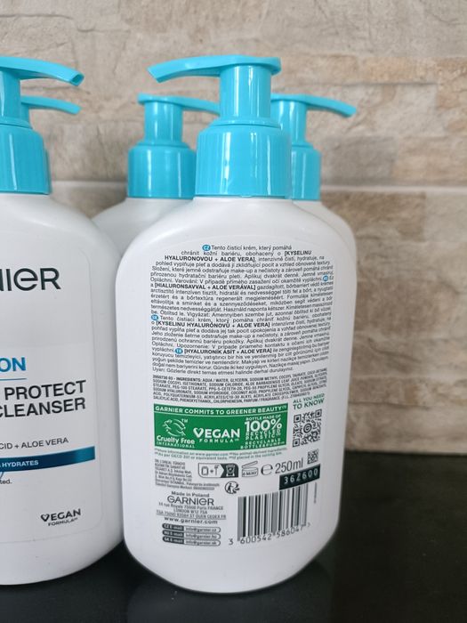Krem oczyszczający Garnier Hyaluron Barrier Protect