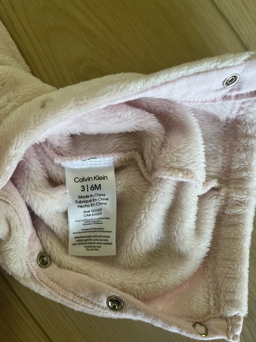 Kombinezon Calvin Klein 3-6 miesiecy misiu