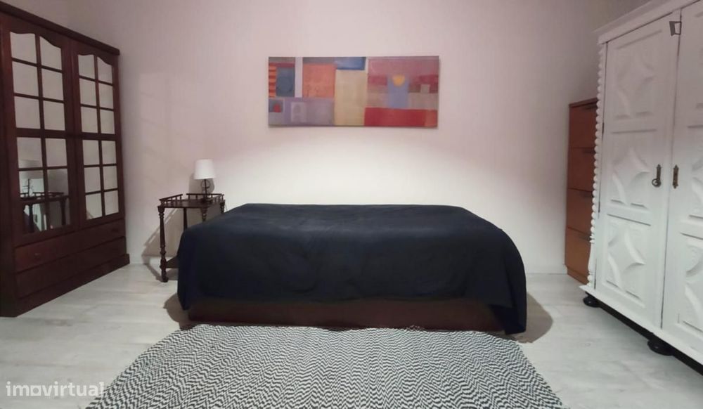 Room - located in Oeiras, Lisbon