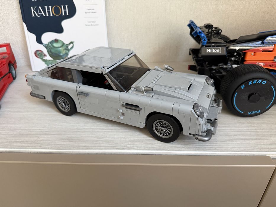 Lego technic 1 к 1. Ferrari f40, Aston Martin DB5 Creator.