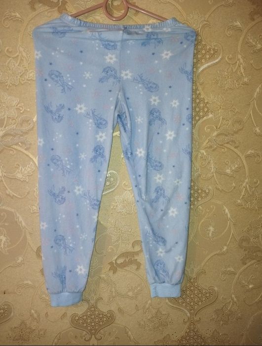 Штани на дівчину