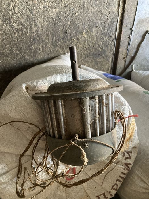 Електродвигун на 3 види обертів