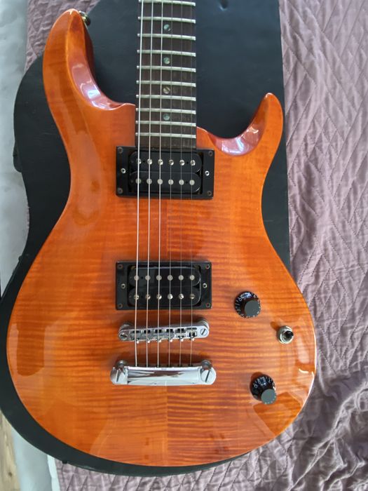 Na sprzedaz gitara  elektryczna Crafter.